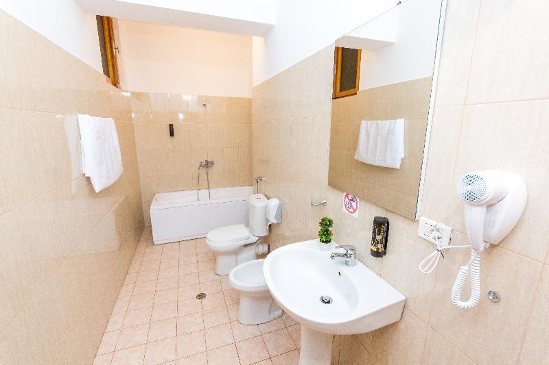 Baron 3* Tirana